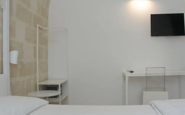 LAMIA Room Rentals