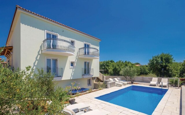 Amazing Home in Linardici With Wifi and 6 Bedrooms