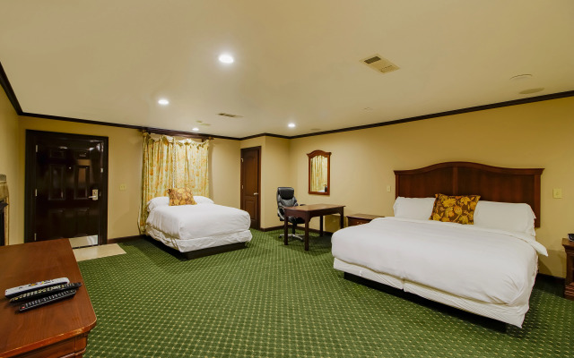 OYO Pinewood Inn & Suites Silsbee
