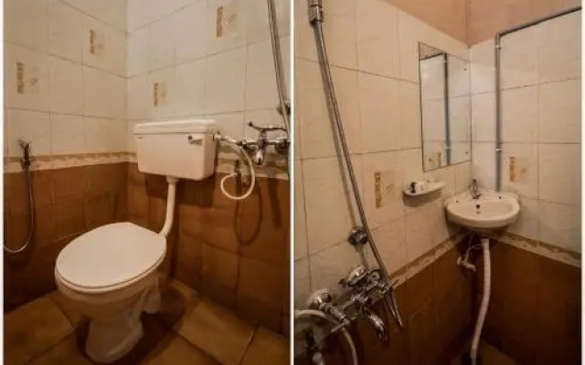 Sri Srinivasa Lodge by OYO Rooms