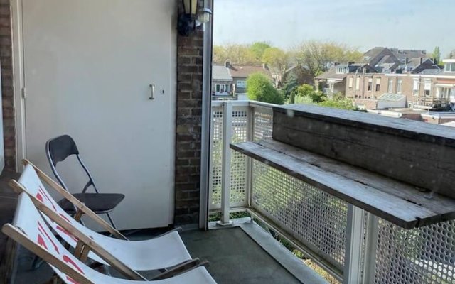 Charming 2-bed Apartment inc Balcony in Maastricht