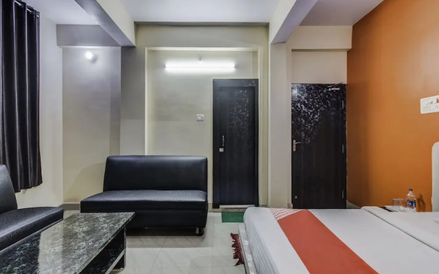OYO 27698 Hotel Navneet Residency