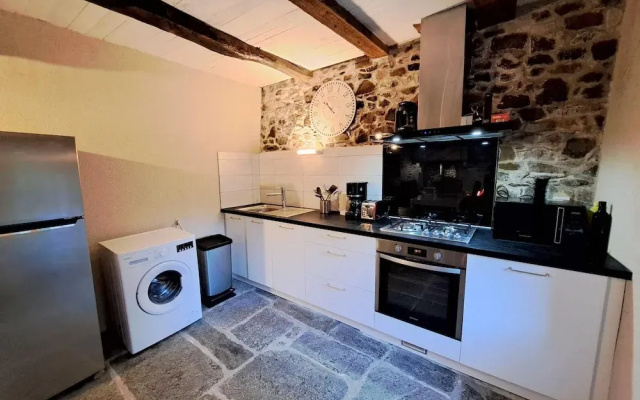 Granite Stone House - Guimaec