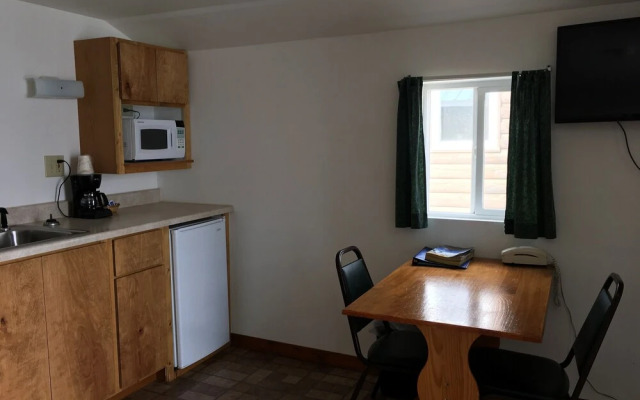 Tenderfoot Cabins & Motel