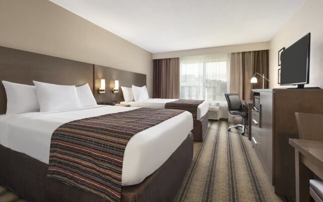 Country Inn & Suites by Radisson, St. Cloud West, MN