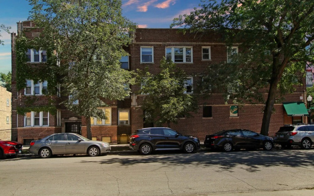 Charming 3BR Rogers Park Home in Newgard