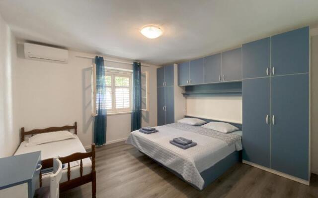 Apartment Dado