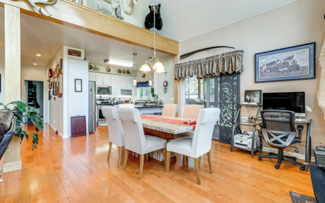 Palmer Getaway w/ Mountain Views & Fire Pit!