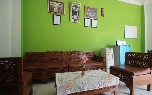 OYO 1804 Guest House Oema'h Opa