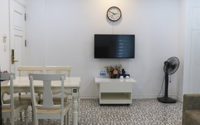 Luxe Paradise Suites Dich Vong Hau