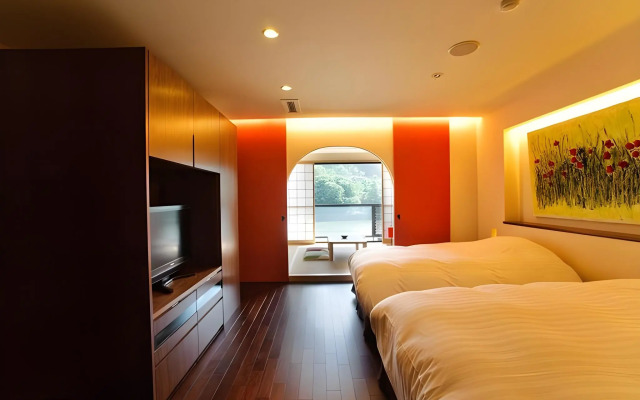 River Retreat GARAKU