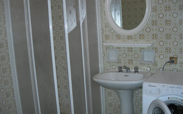 Beautiful Apartment For 5 People-swimming Pool-ac by Beahost Rentals