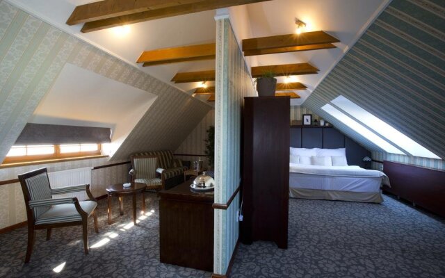 Hotel Golden Eagle