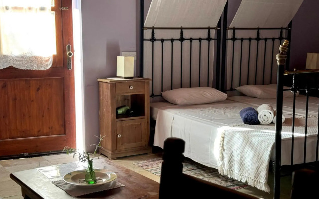 Eveleos Country House