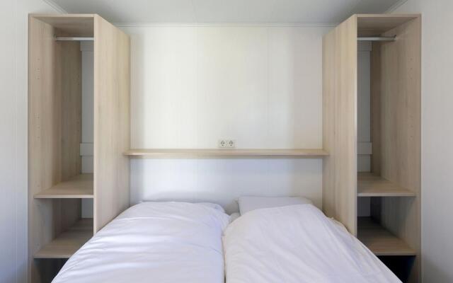Comfy Chalet With Microwave, 500 m. From the Beach
