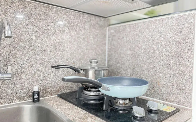 White Accent 1Br Near Mall At Bassura City Apartment