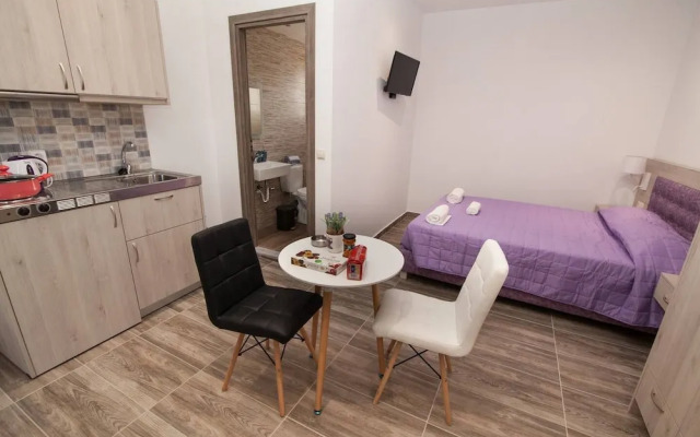 Del Mar Apartments in Stalis