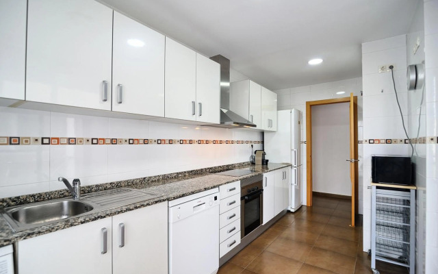 Apartamento Amplio. Vistas A La Playa