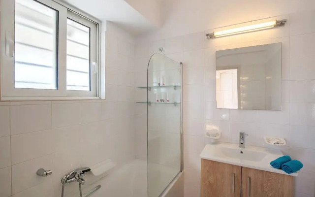 Stylish one-bedroom maisonette in Mets