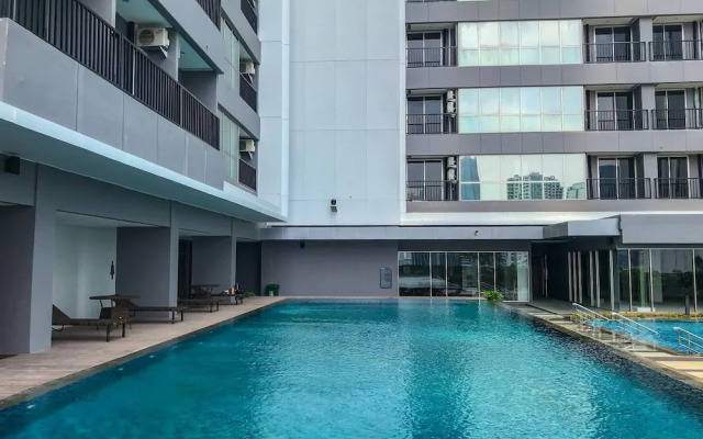 Homey and Warm 1BR at Ciputra World 2 Apartment