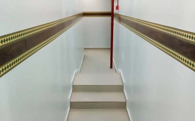OYO 89407 EZI Hotel