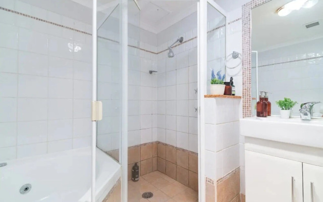 Peaceful Oasis in Randwick With Private Garden Patio