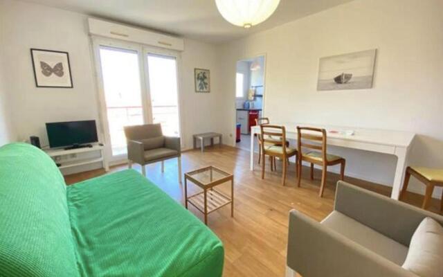Beautiful Apartment For 4 With Balcony