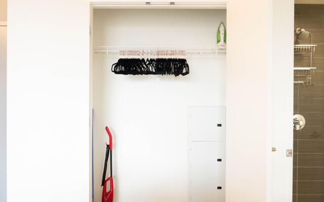 Designer, Spacious 1BD in Historic District
