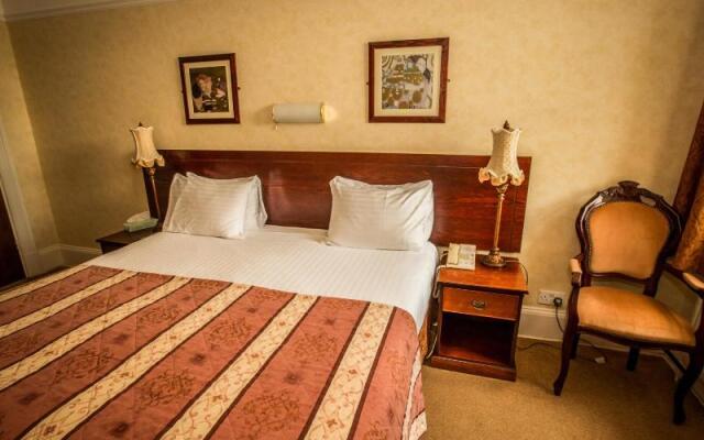 Queen s Hotel