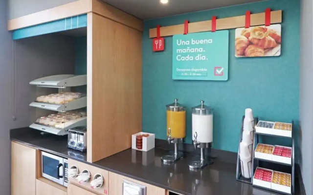 avid hotel Queretaro Centro Sur by IHG