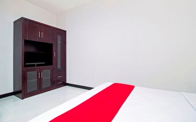 RedDoorz Plus Near ITC Fatmawati
