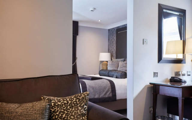 WorldHotels Distinctive Woughton House Hotel