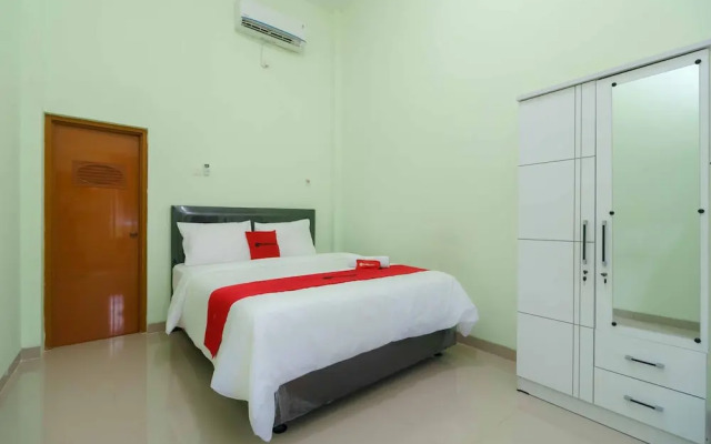 RedDoorz Syariah near Muara Enim Train Station