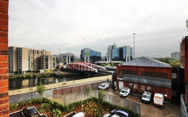 Up to 40 Percent Off Old Trafford Modern Apartment