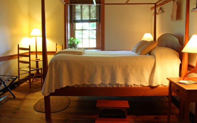 Brownstone Colonial Inn