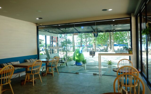 Hug Cafe Hostel