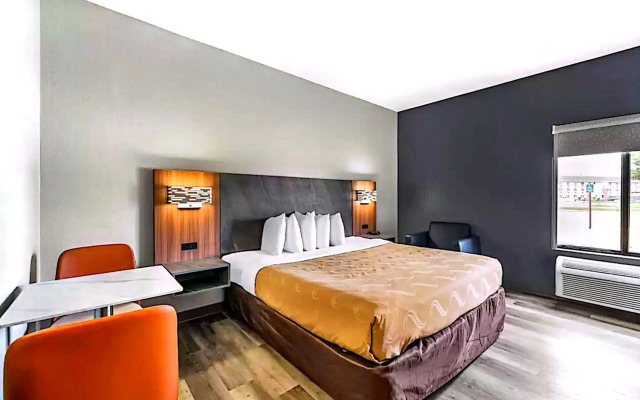 Quality Inn & Suites Manhattan