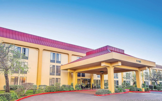 La Quinta Inn & Suites by Wyndham Oakland Airport Coliseum