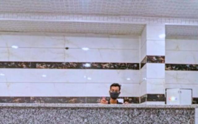 Qotel Hotel Peeragarhi