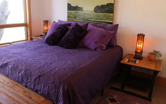 River Stone Inn & Gallery