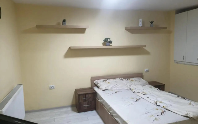 Garsoniera 1 (Adults Only)
