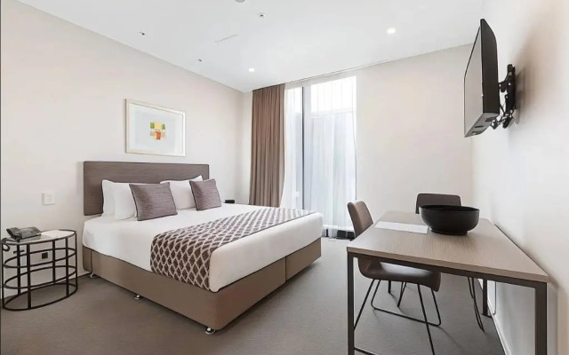 Ramada Suites By Wyndham Victoria Street West