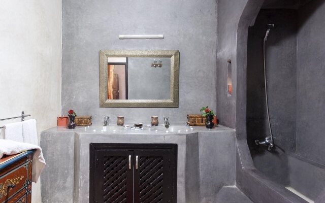 Dar Kamar Zamane - Adults Only