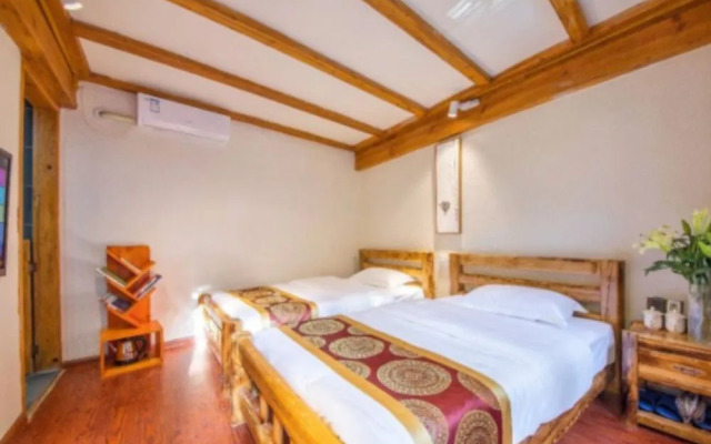 Yilanfenghua Hostel