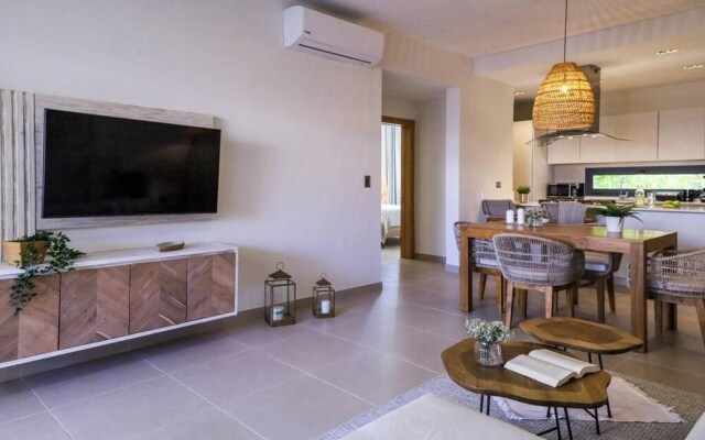 Modern and Spacious Condo Steps From the Beach