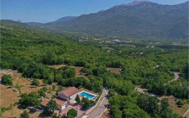 Three-Bedroom Holiday Home in Zagvozd