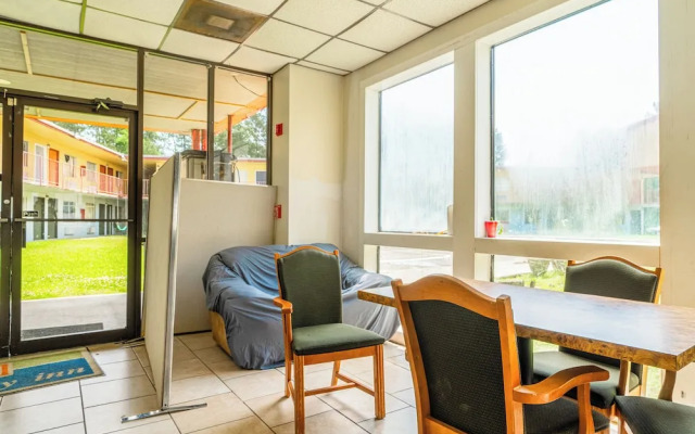 Economy Inn By OYO Livingston TX Hwy 59