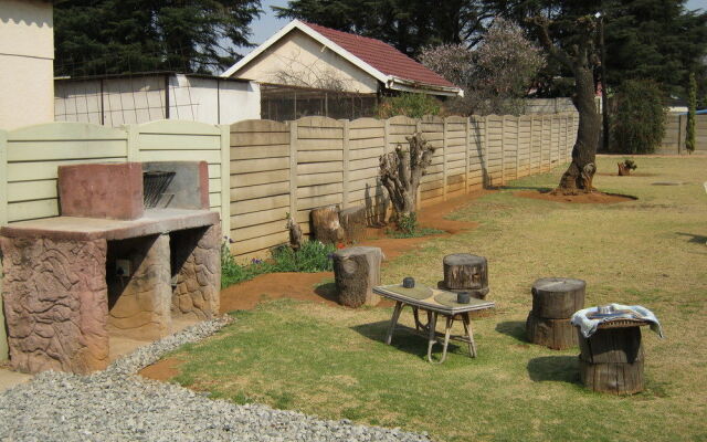 Terrylin Backpackers - Adults Only