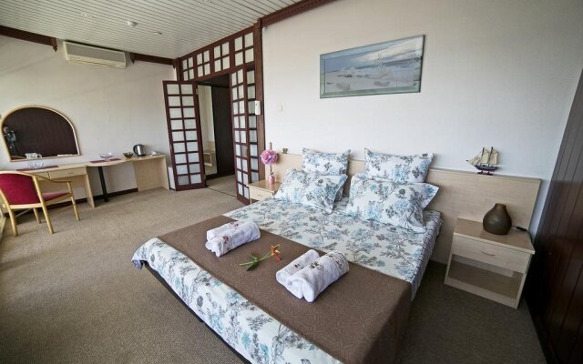 Lighthouse Hotel