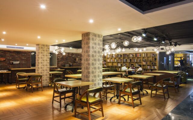 James Joyce Coffetel San Yuan Li Station